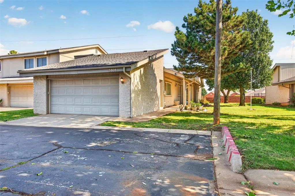 Photo 33 — 5808 Hefner Village Court, Oklahoma City, OK 73162