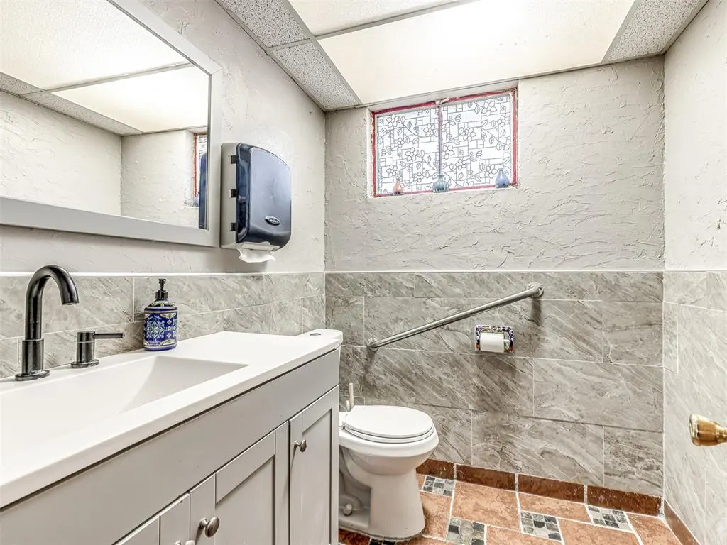 Photo 12 — 2000 S Midwest Boulevard, Midwest City, OK 73110