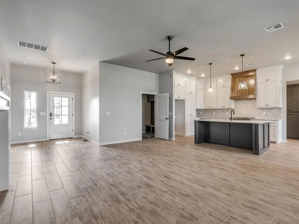 Photo 3 — 4901 Misty Wood Lane, Mustang, OK 73064