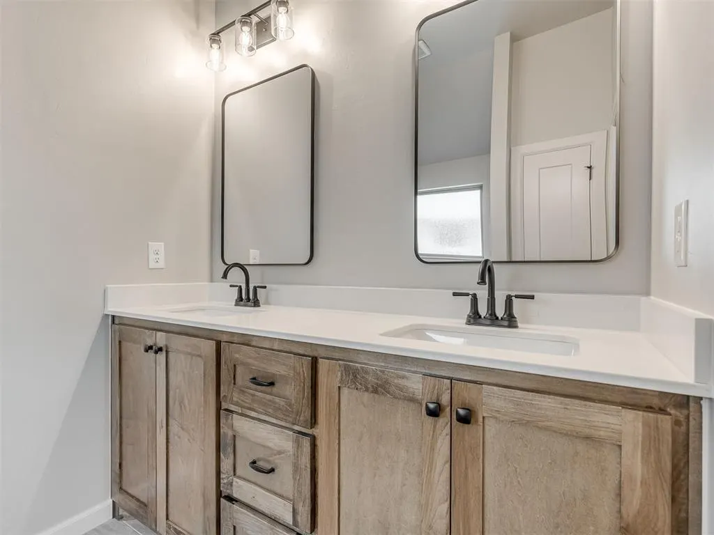 Photo 13 — 4901 Misty Wood Lane, Mustang, OK 73064