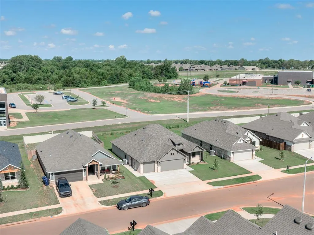 Photo 37 — 4901 Misty Wood Lane, Mustang, OK 73064