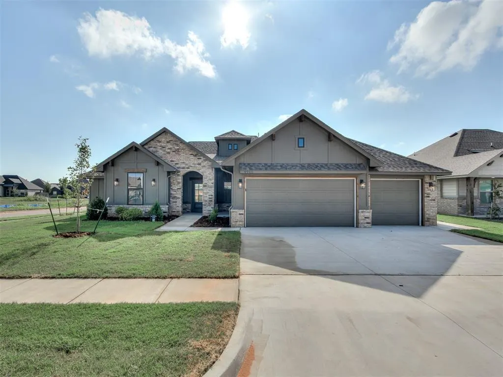 Front exterior — 4900 Vine Cliff Road, Mustang, OK 73064