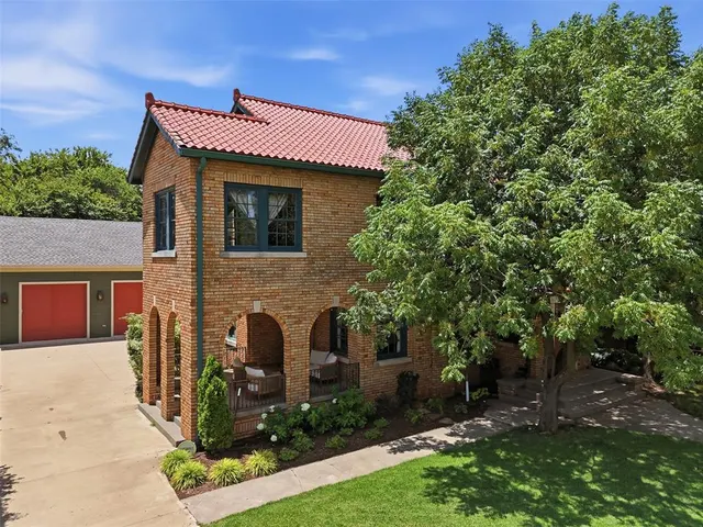 Photo 3 — 706 NE 19th Street, Oklahoma City, OK 73105