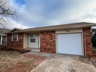 Sold home at 752 W Forest Drive