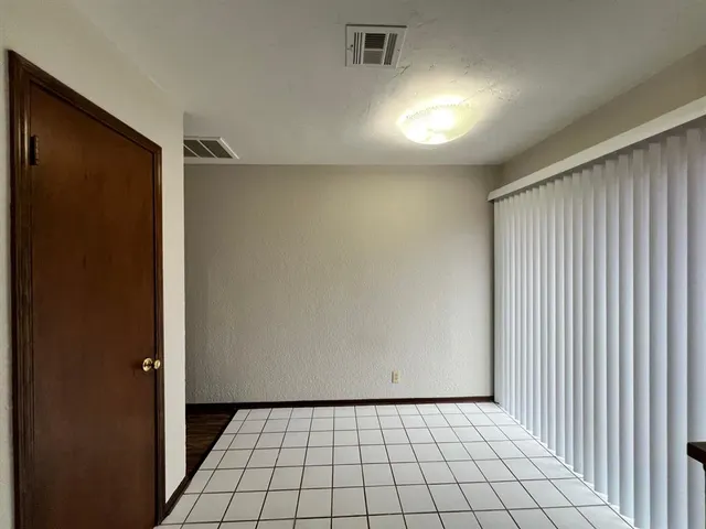 Photo 6 — 752 W Forest Drive, Mustang, OK 73064