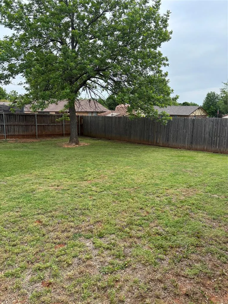 Photo 10 — 1505 SE 9th Street, Moore, OK 73160