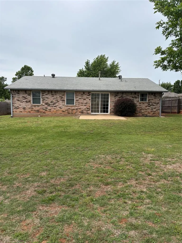 Photo 12 — 1505 SE 9th Street, Moore, OK 73160