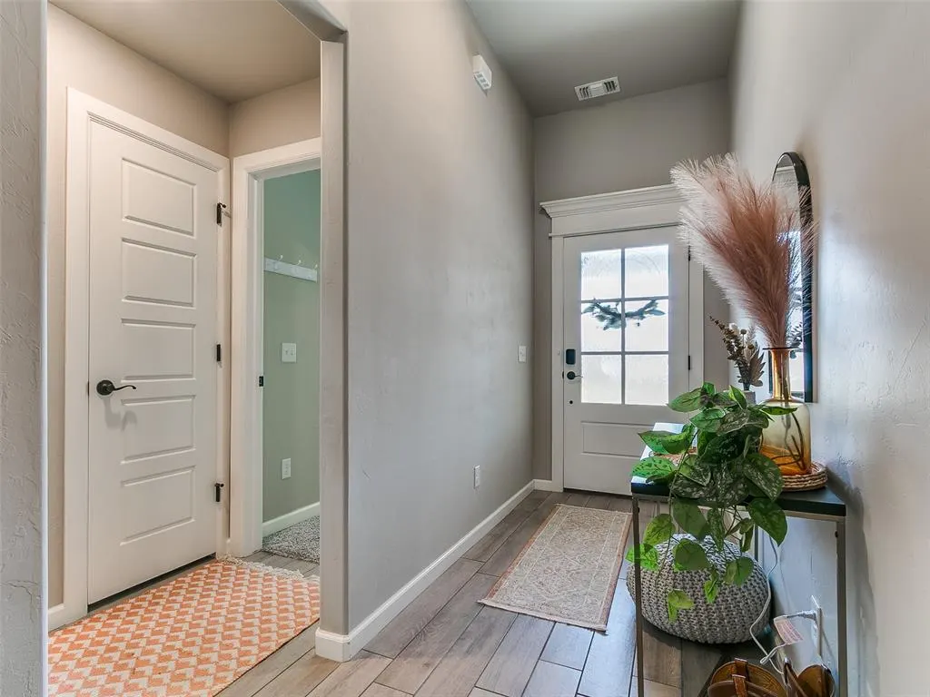 Photo 2 — 3912 Palmetto Trail, Oklahoma City, OK 73179