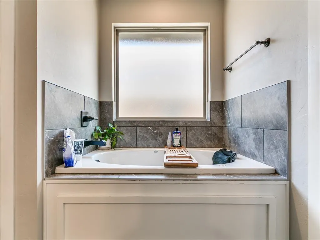 Photo 12 — 3912 Palmetto Trail, Oklahoma City, OK 73179
