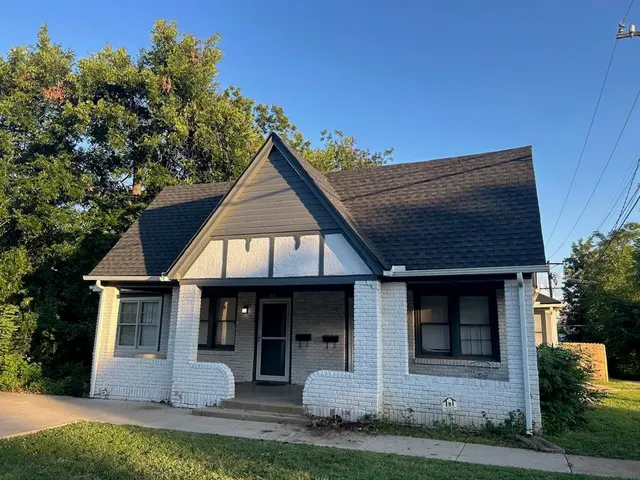 Photo 2 — 726 NW 25th Street, Oklahoma City, OK 73103