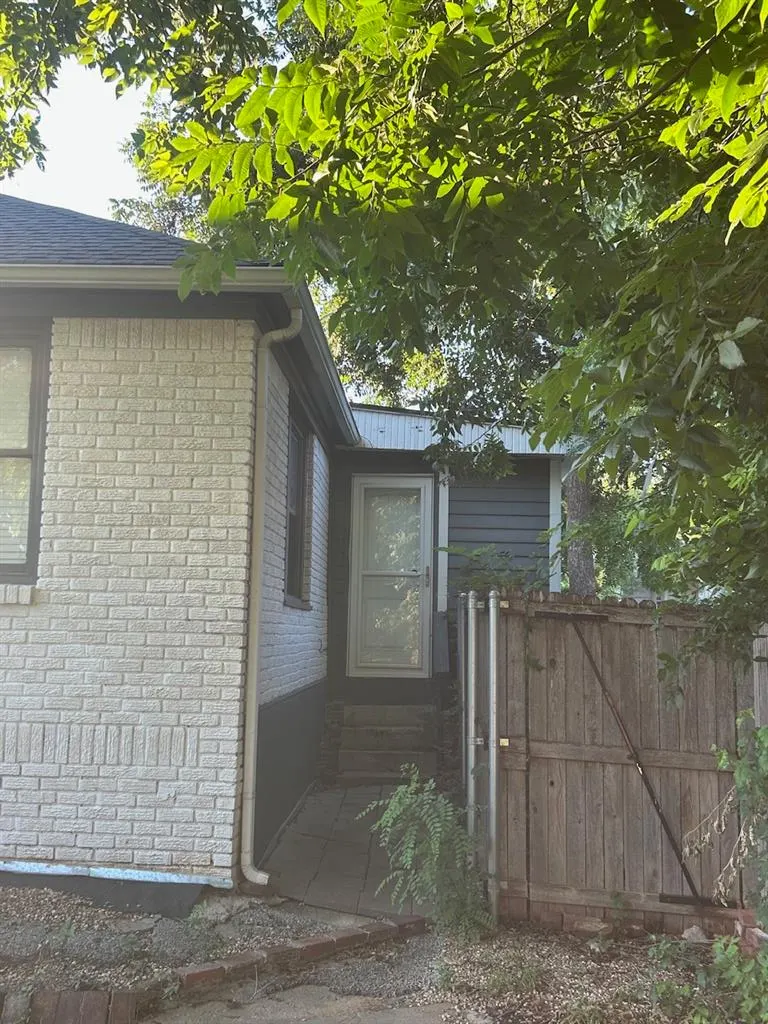 Photo 7 — 726 NW 25th Street, Oklahoma City, OK 73103
