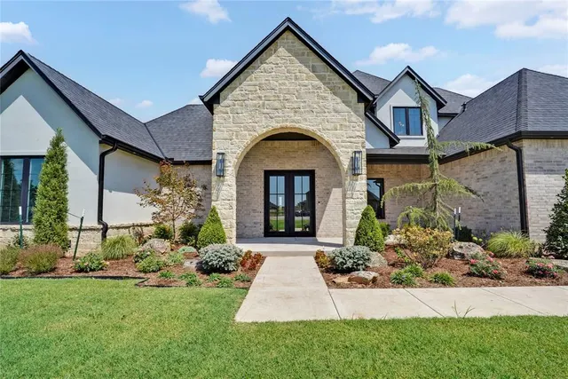 Photo 2 — 22312 Pine Bluff Way, Edmond, OK 73025