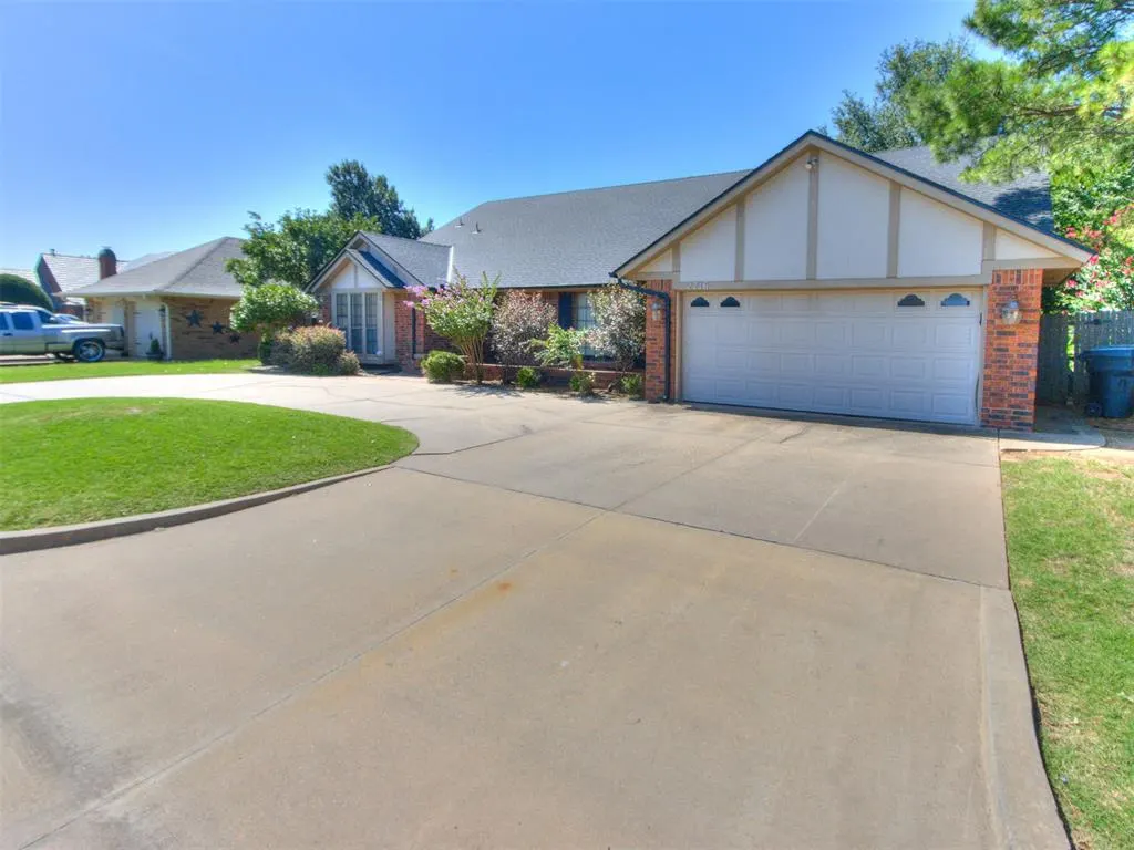 Photo 2 — 2716 SW 110th Street, Oklahoma City, OK 73170