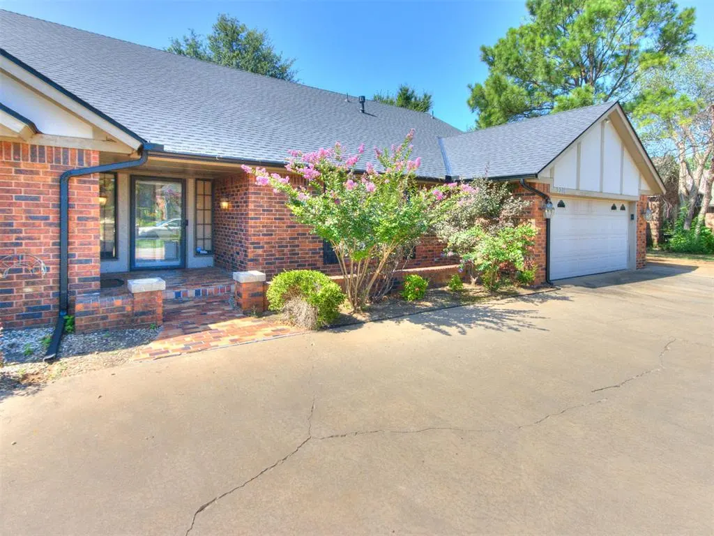 Photo 3 — 2716 SW 110th Street, Oklahoma City, OK 73170