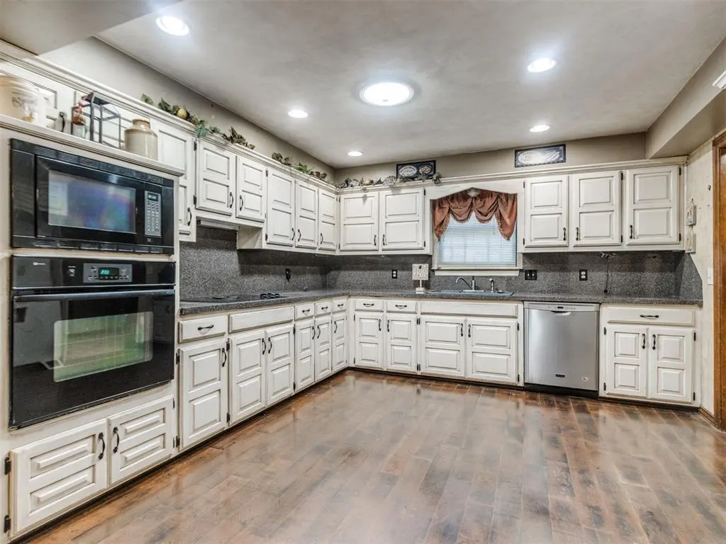 Photo 40 — 2716 SW 110th Street, Oklahoma City, OK 73170