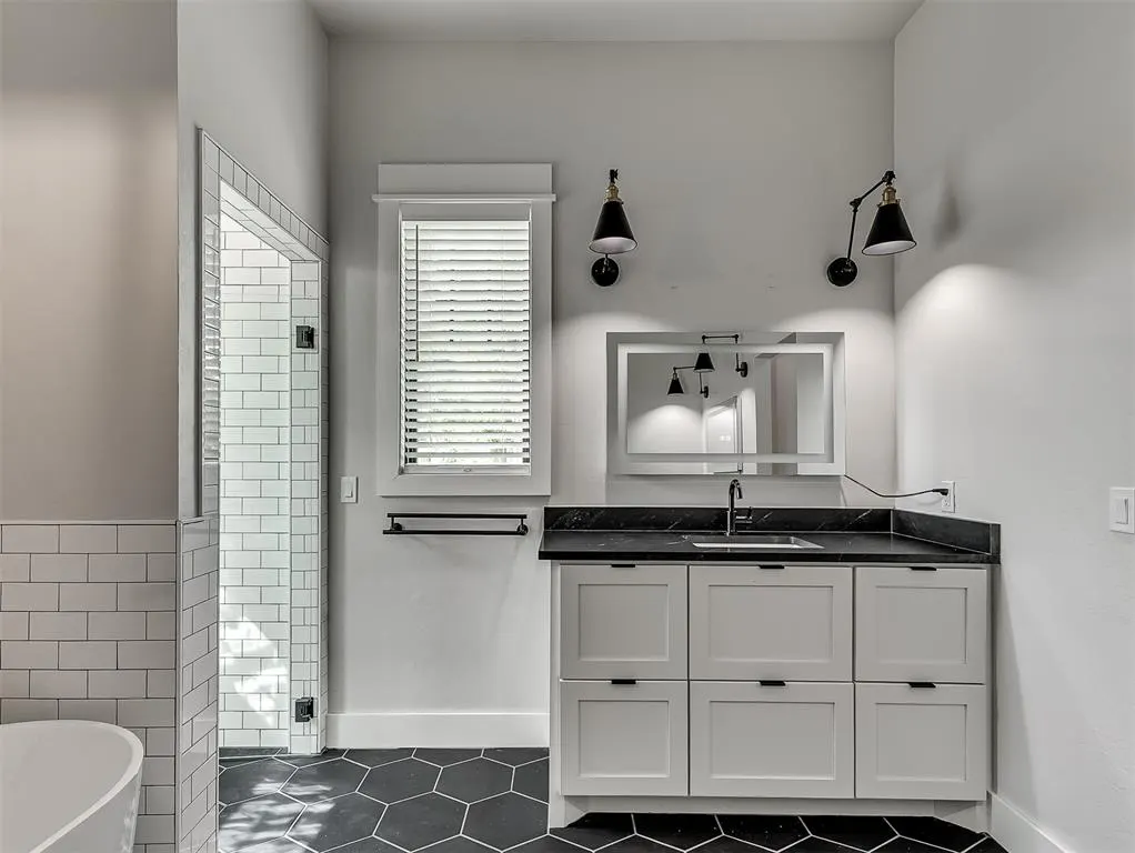 Photo 18 — 11001 Jonah Drive, Oklahoma City, OK 73173