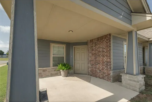Photo 2 — 904 SW 91st Street, Oklahoma City, OK 73139