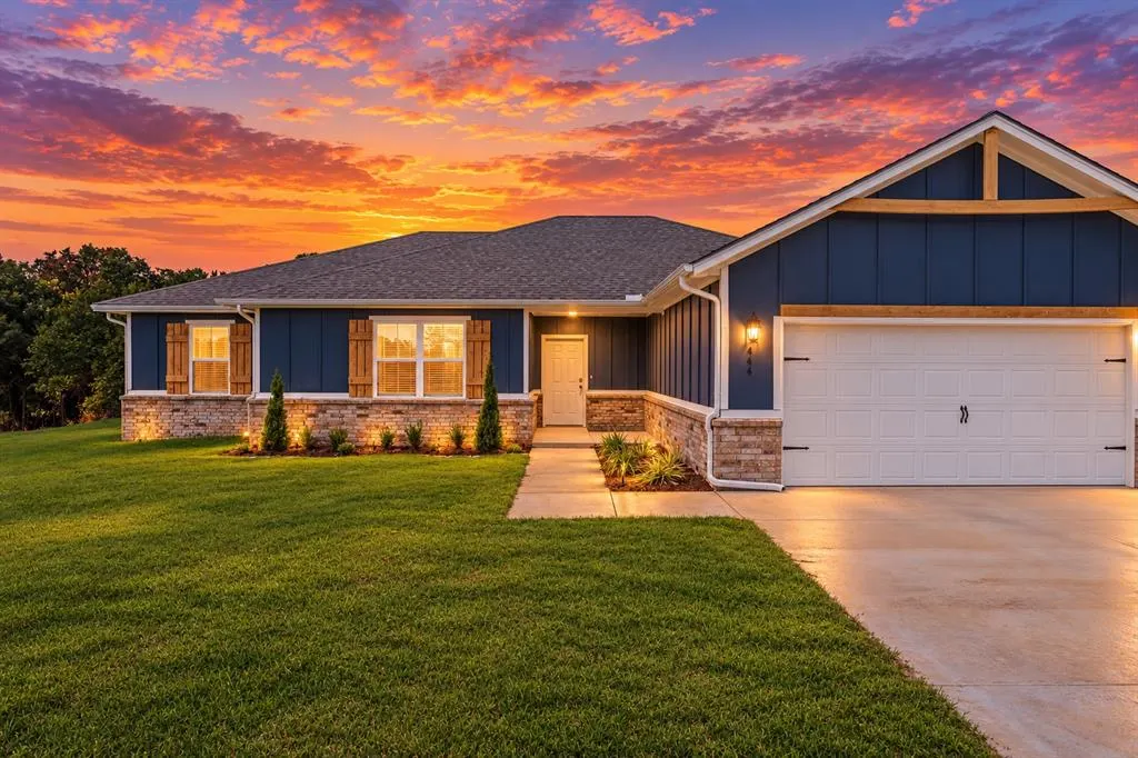 Front exterior — 464 Cumberland Drive, Guthrie, OK 73044