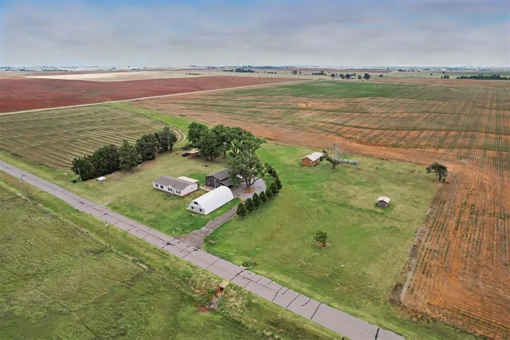 Photo 2 — 10716 N 2010 Road, Elk City, OK 73644