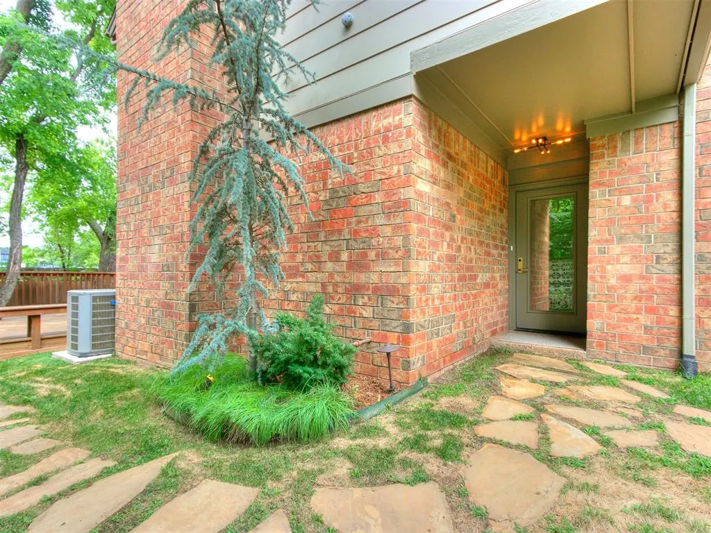 Photo 2 — 1201 Glenbrook Drive 5, Oklahoma City, OK 73118
