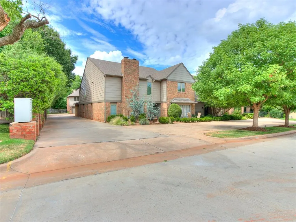 Photo 4 — 1201 Glenbrook Drive 5, Oklahoma City, OK 73118