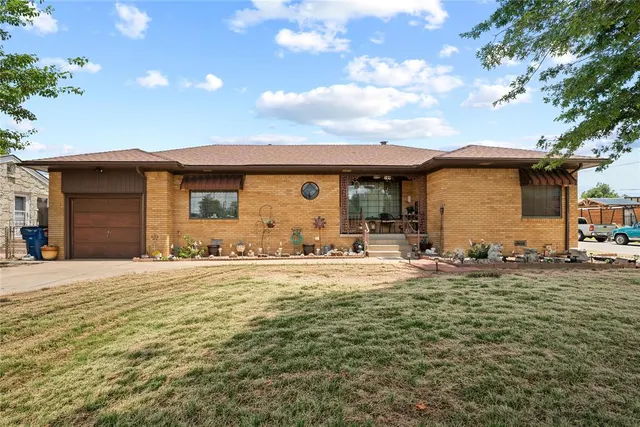 Front exterior — 729 S Reno Avenue, El Reno, OK 73036
