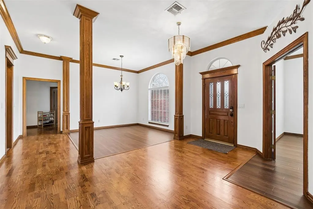 Photo 3 — 2413 Villa Lante Circle, Oklahoma City, OK 73170
