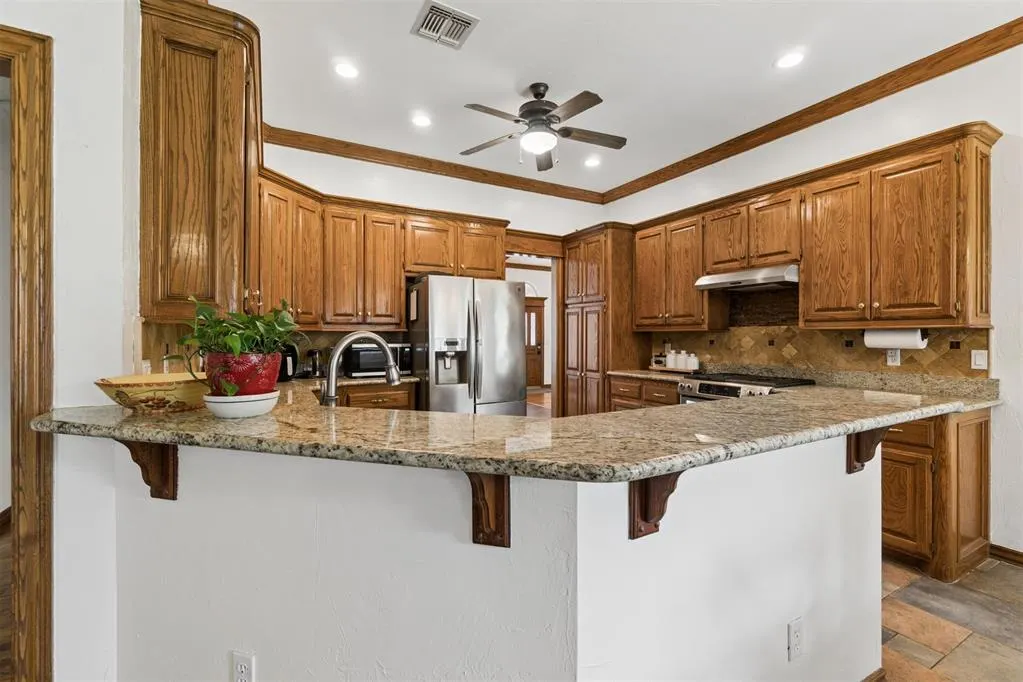 Photo 8 — 2413 Villa Lante Circle, Oklahoma City, OK 73170