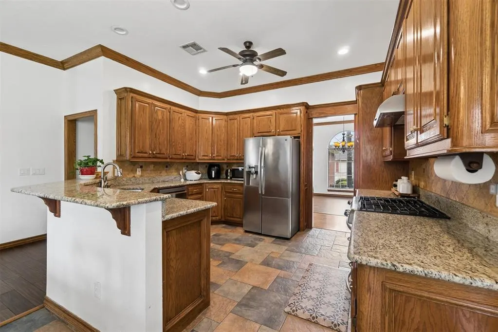 Photo 9 — 2413 Villa Lante Circle, Oklahoma City, OK 73170