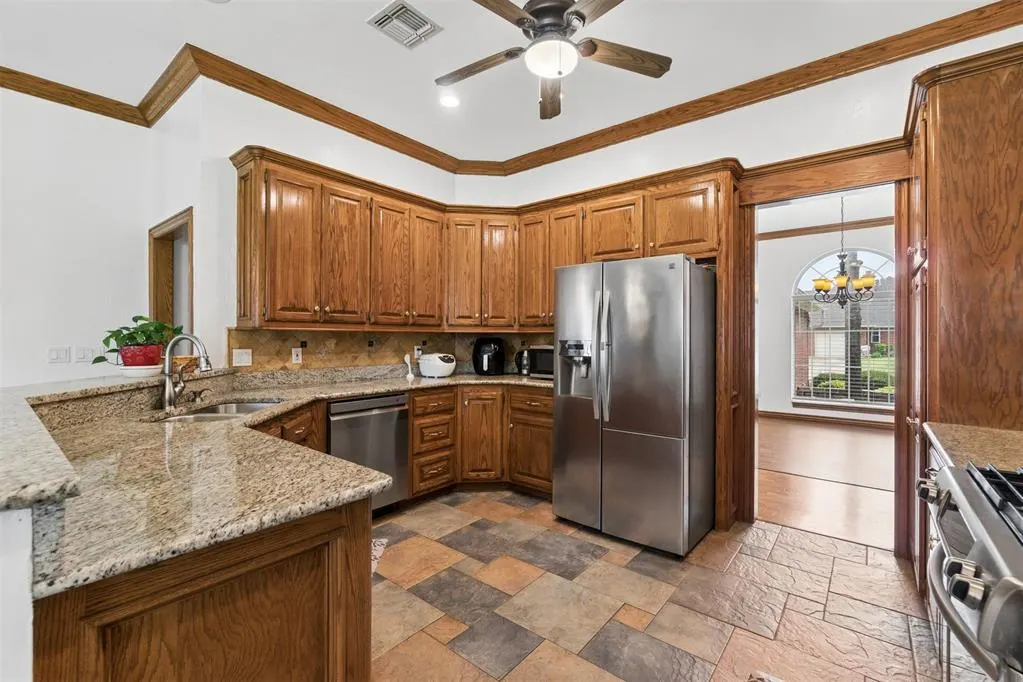 Photo 10 — 2413 Villa Lante Circle, Oklahoma City, OK 73170