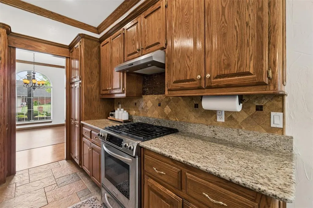 Photo 11 — 2413 Villa Lante Circle, Oklahoma City, OK 73170
