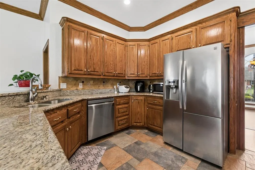 Photo 12 — 2413 Villa Lante Circle, Oklahoma City, OK 73170