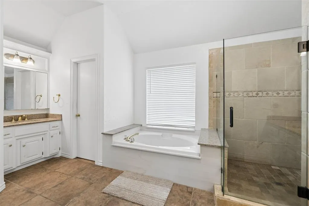 Photo 17 — 2413 Villa Lante Circle, Oklahoma City, OK 73170