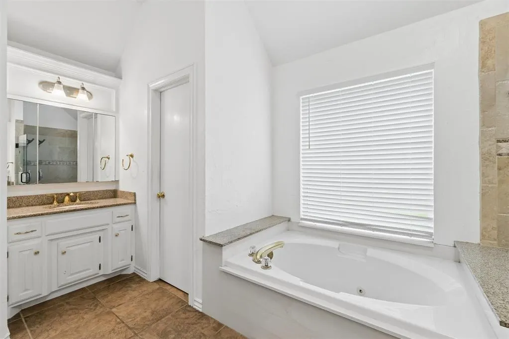 Photo 19 — 2413 Villa Lante Circle, Oklahoma City, OK 73170