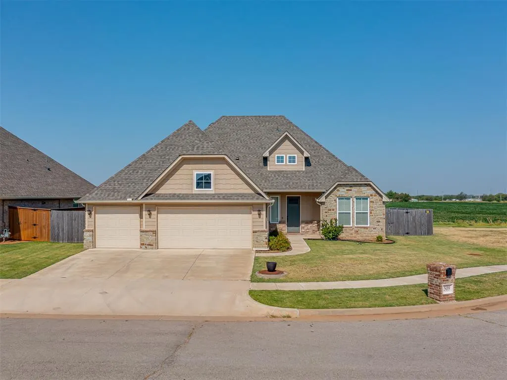 Photo 2 — 509 Carlow Way, Yukon, OK 73099