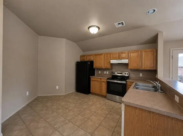Photo 4 — 3600 Janus, Yukon, OK 73099