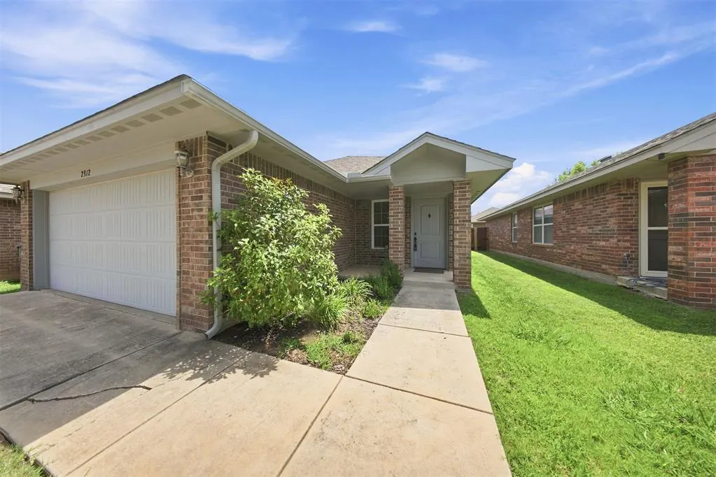 Photo 2 — 2312 NW 199th Street, Edmond, OK 73012
