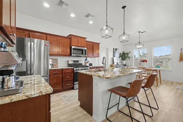 Photo 5 — 1009 Avalon Court, Altus, OK 73521
