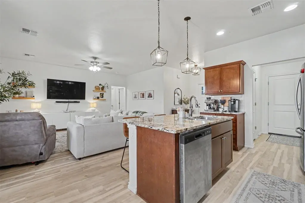 Photo 8 — 1009 Avalon Court, Altus, OK 73521