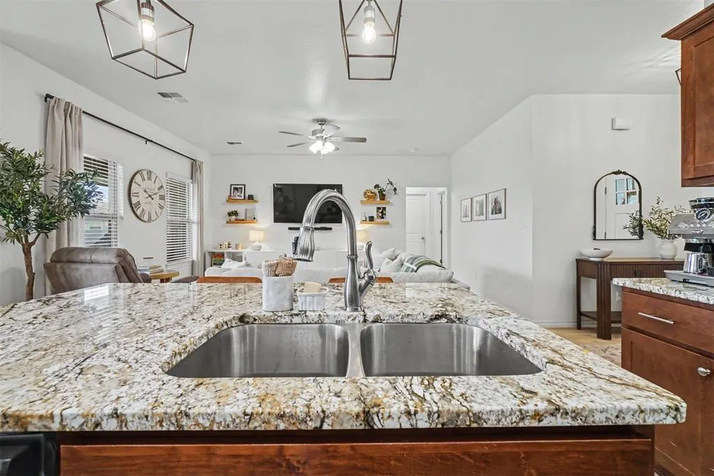 Photo 11 — 1009 Avalon Court, Altus, OK 73521