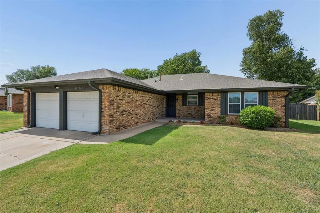 Photo 4 — 11707 Sagamore Drive, Yukon, OK 73099