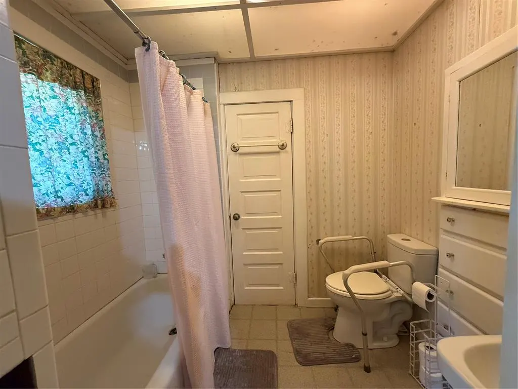 Photo 9 — 101 NW 7th St, Tuttle, OK 73089