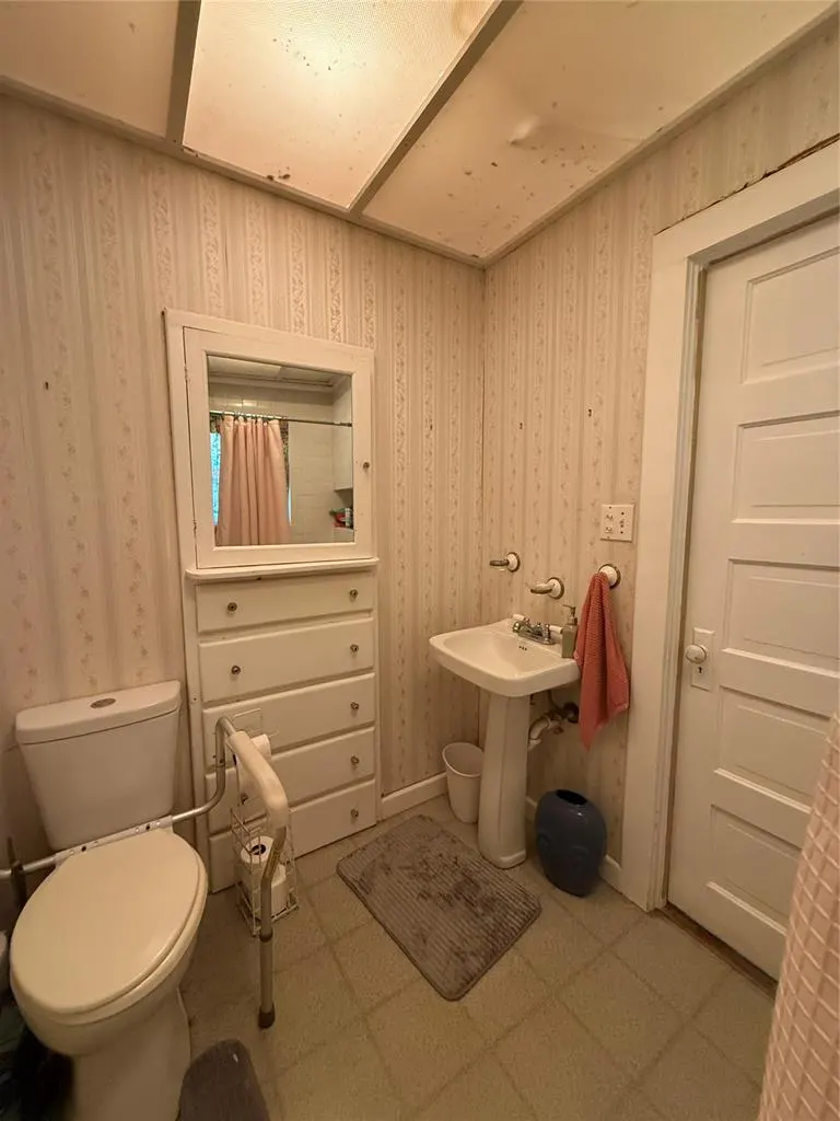 Photo 10 — 101 NW 7th St, Tuttle, OK 73089