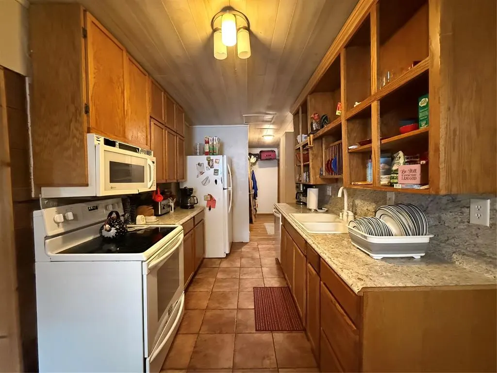 Photo 13 — 101 NW 7th St, Tuttle, OK 73089
