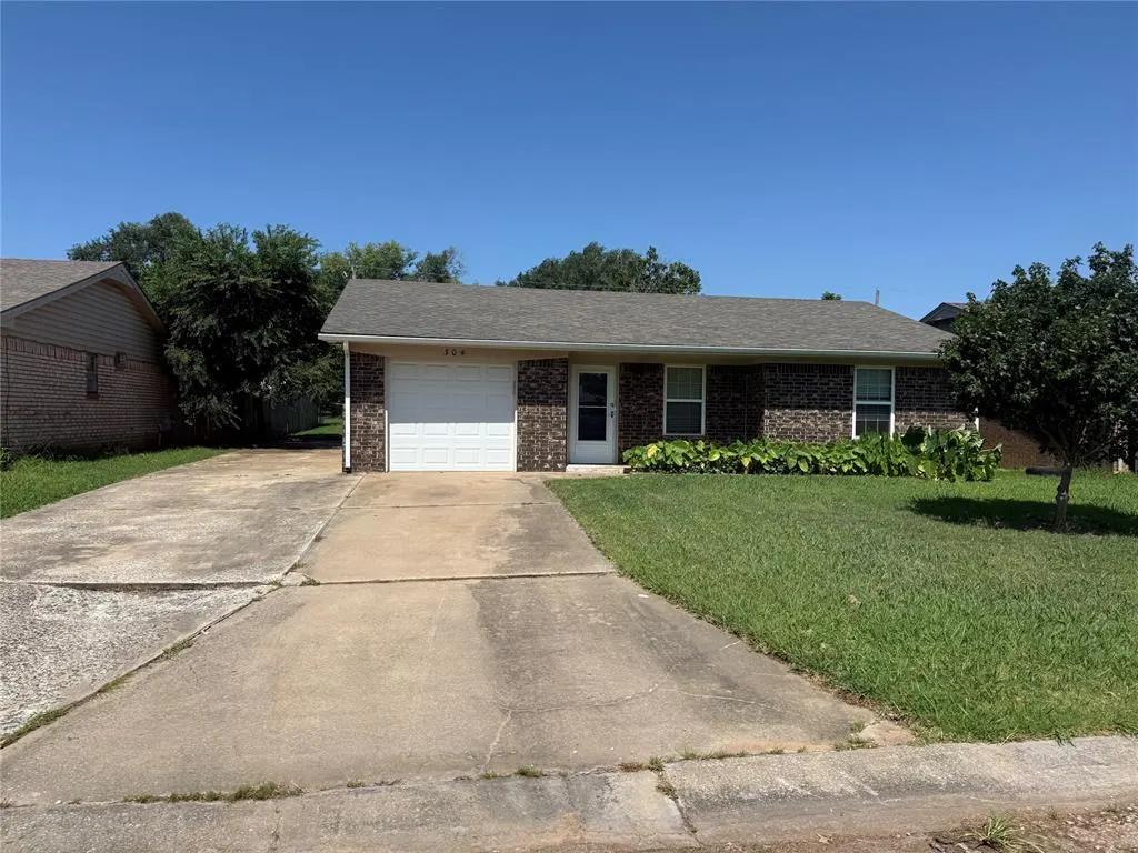 Photo 2 — 304 Liza Lane, Tecumseh, OK 74873