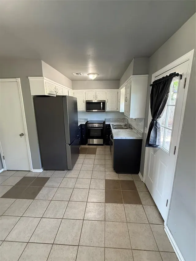 Photo 5 — 304 Liza Lane, Tecumseh, OK 74873
