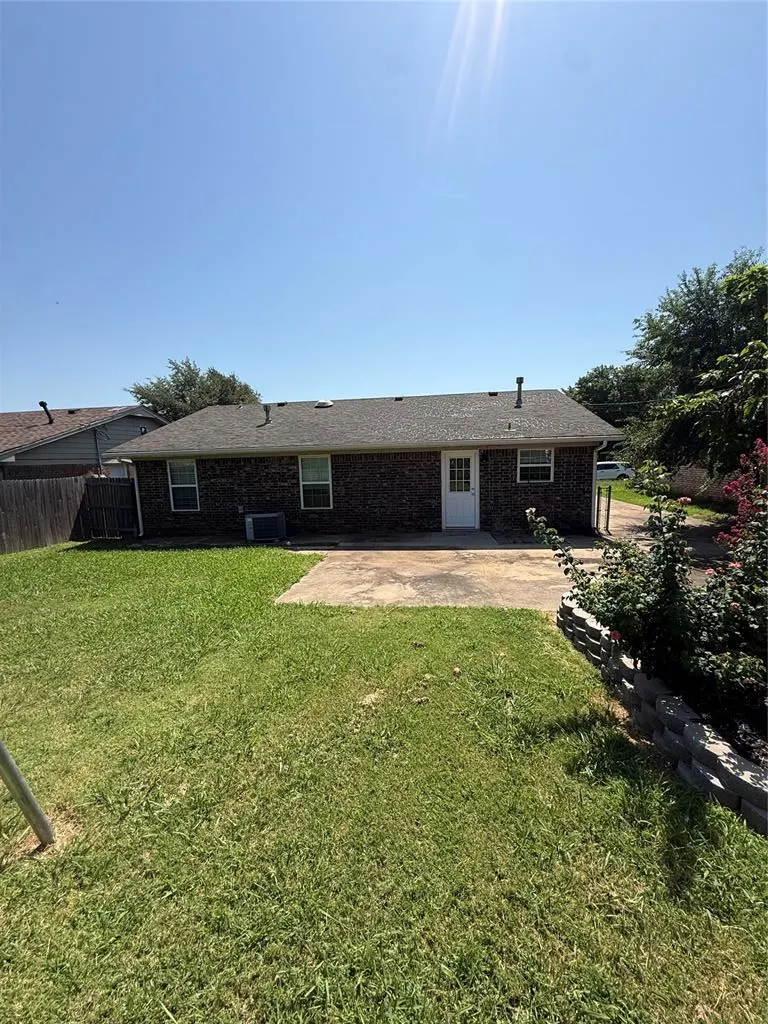 Photo 18 — 304 Liza Lane, Tecumseh, OK 74873