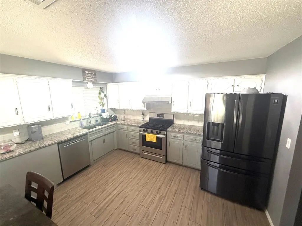 Photo 3 — 7304 S Douglas Place, Oklahoma City, OK 73139
