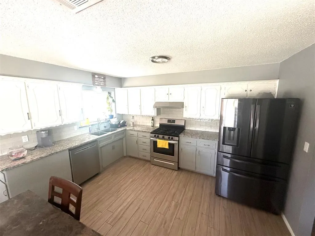 Photo 4 — 7304 S Douglas Place, Oklahoma City, OK 73139