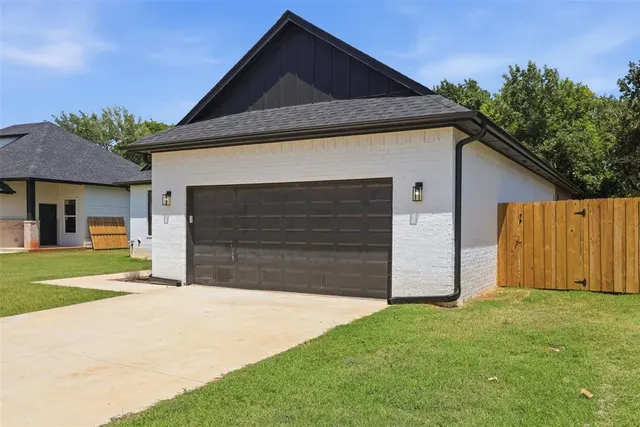 Photo 2 — 4208 N Shadybrook Drive, Midwest City, OK 73110